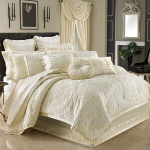J Queen Five Queens Court Maddison Cal King 3Pc. Duvet Set, Ivory, 110X96